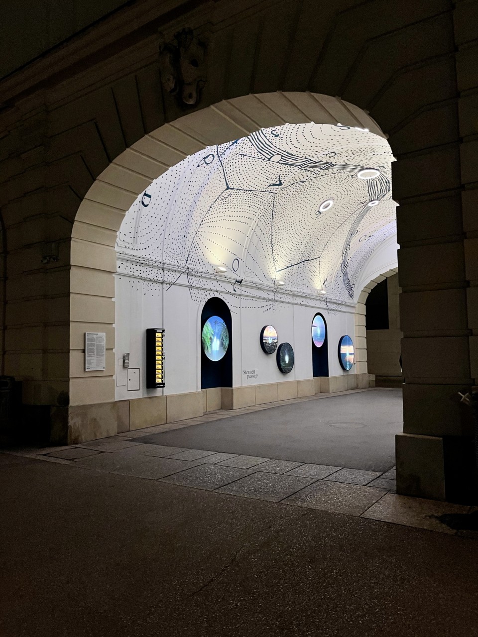 Family Portraits, Sternenpassage i Museums Quartier, Vienna, Austria, 2022.